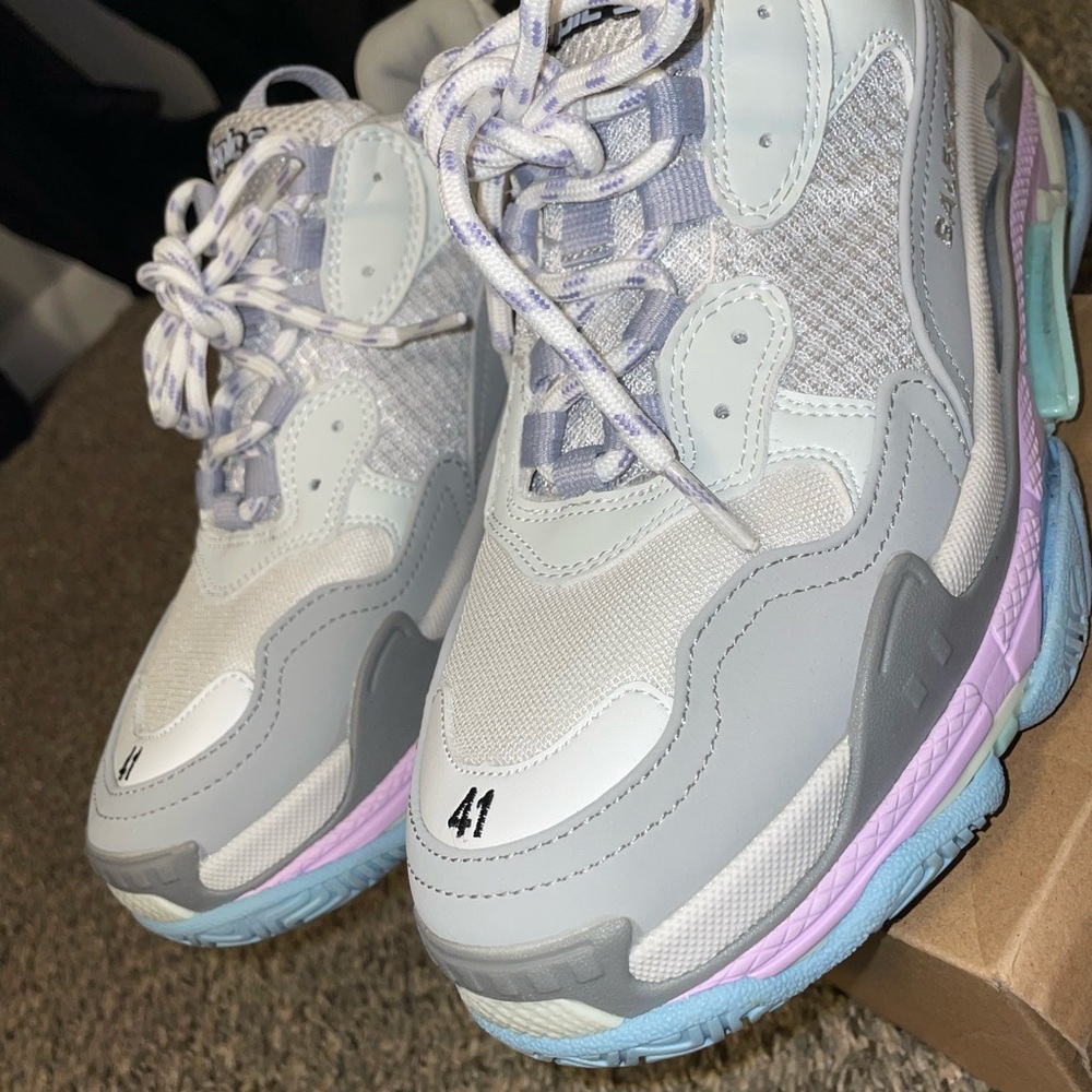 Balenciaga Women's Sneakers in Gray and White